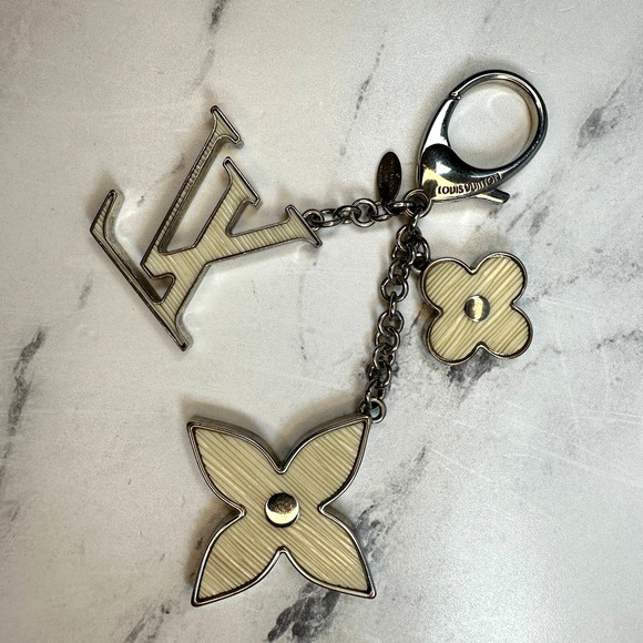 Louis Vuitton Fleur d'Epi Keychain Bag Charm Resin/Brass Key Holder Monogram LV - Picture 2 of 9